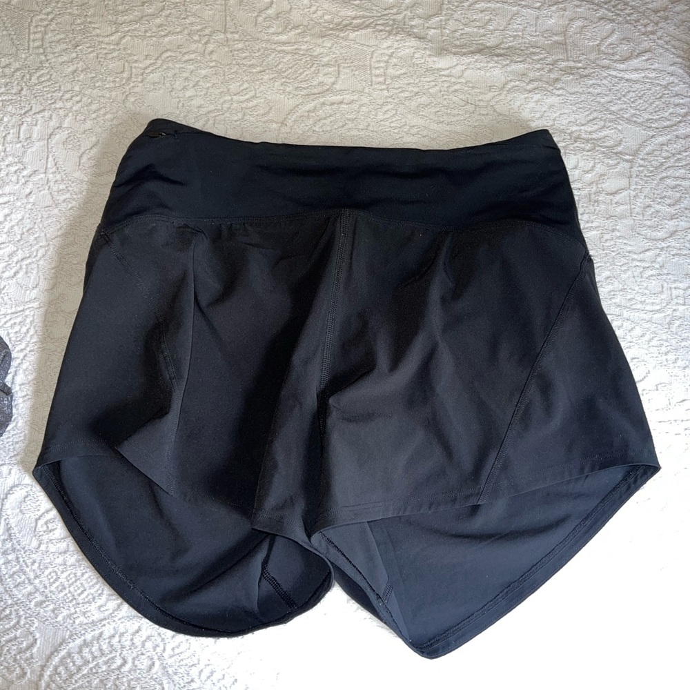 Lululemon Essential High-Rise Running Short 4"